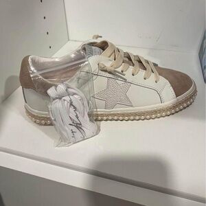 Vintage Havanas! 
Size 8.5.